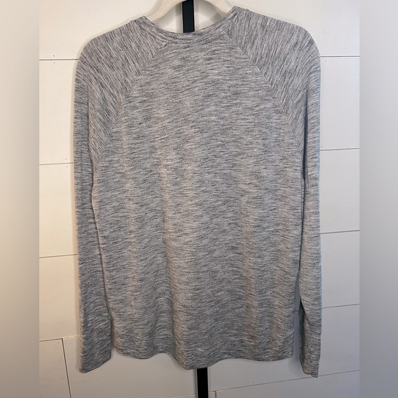 Athleta Long Sleeved Lightweight Top Women’s Size Large - Picture 8 of 8